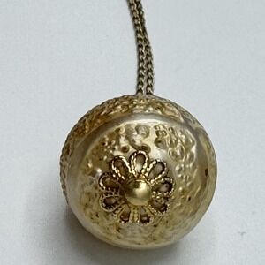 Vintage Sarah Coventry Jewelry Gold Ornate Pendant Necklace